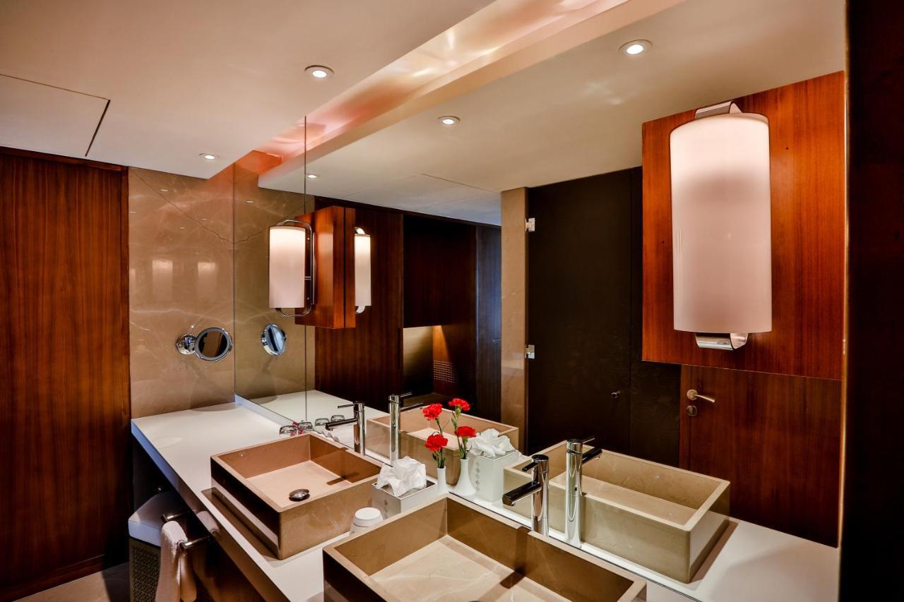 Crowne Plaza Chennai Adyar Park, An Ihg Hotel Экстерьер фото Bathroom