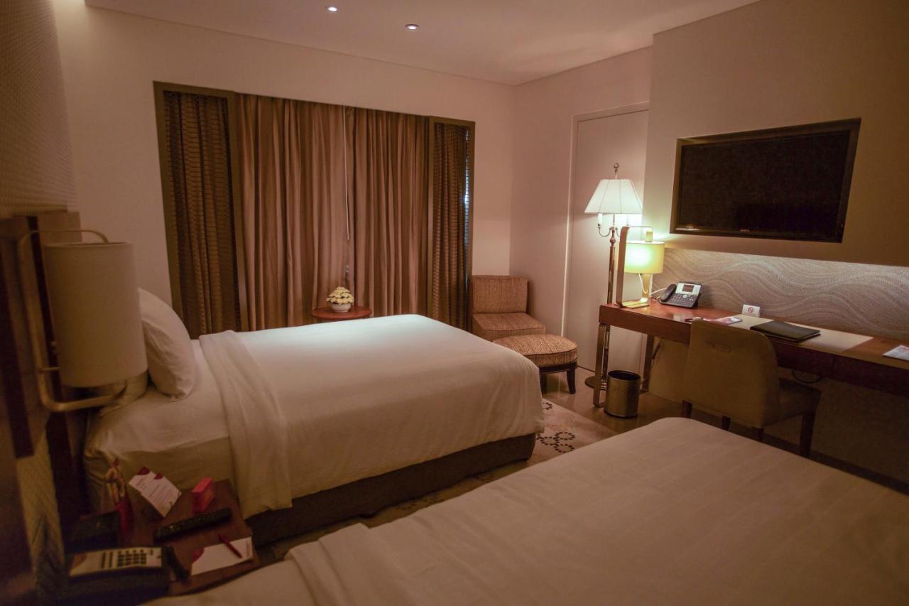 Crowne Plaza Chennai Adyar Park, An Ihg Hotel Экстерьер фото A room at the hotel
