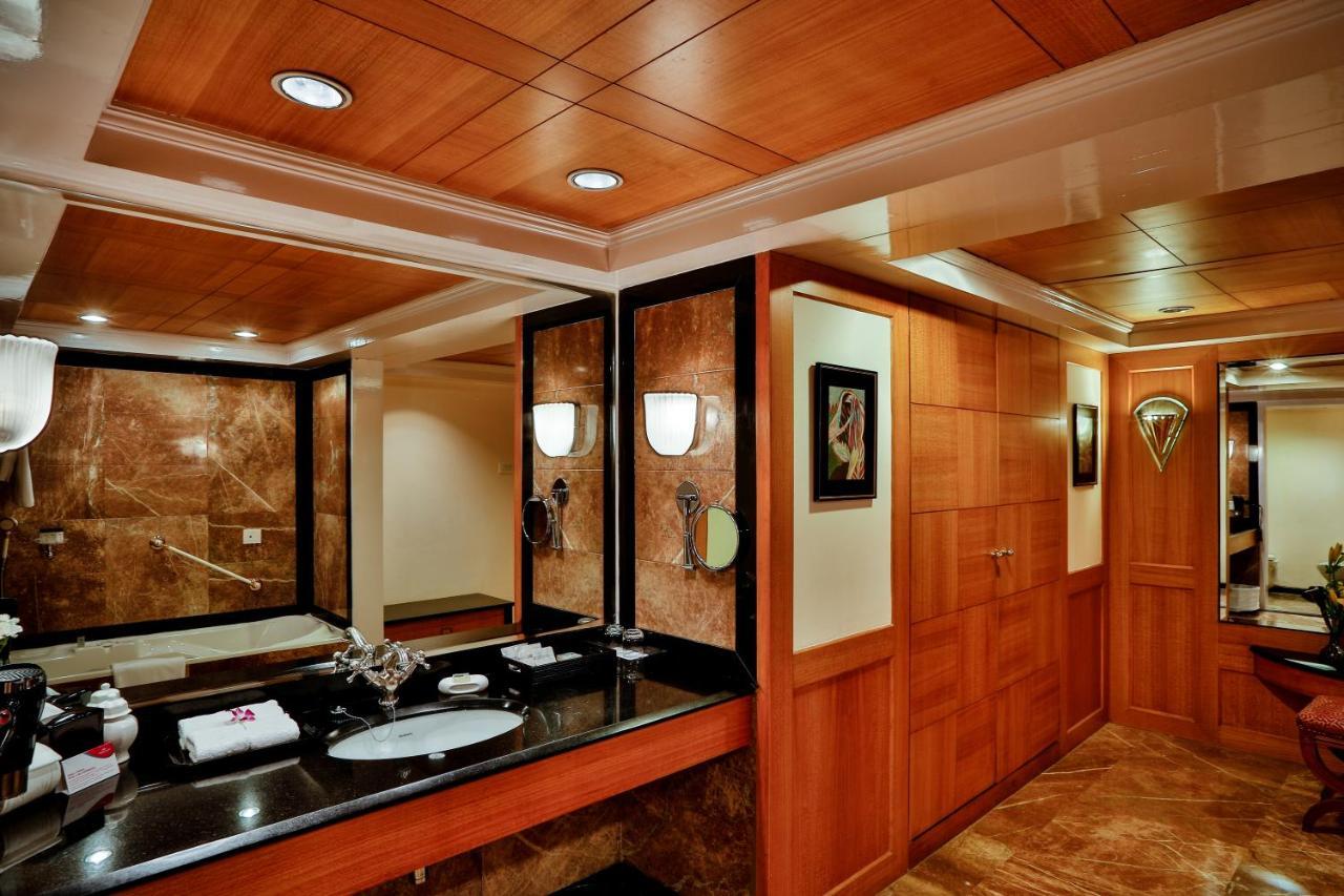 Crowne Plaza Chennai Adyar Park, An Ihg Hotel Экстерьер фото Bathroom