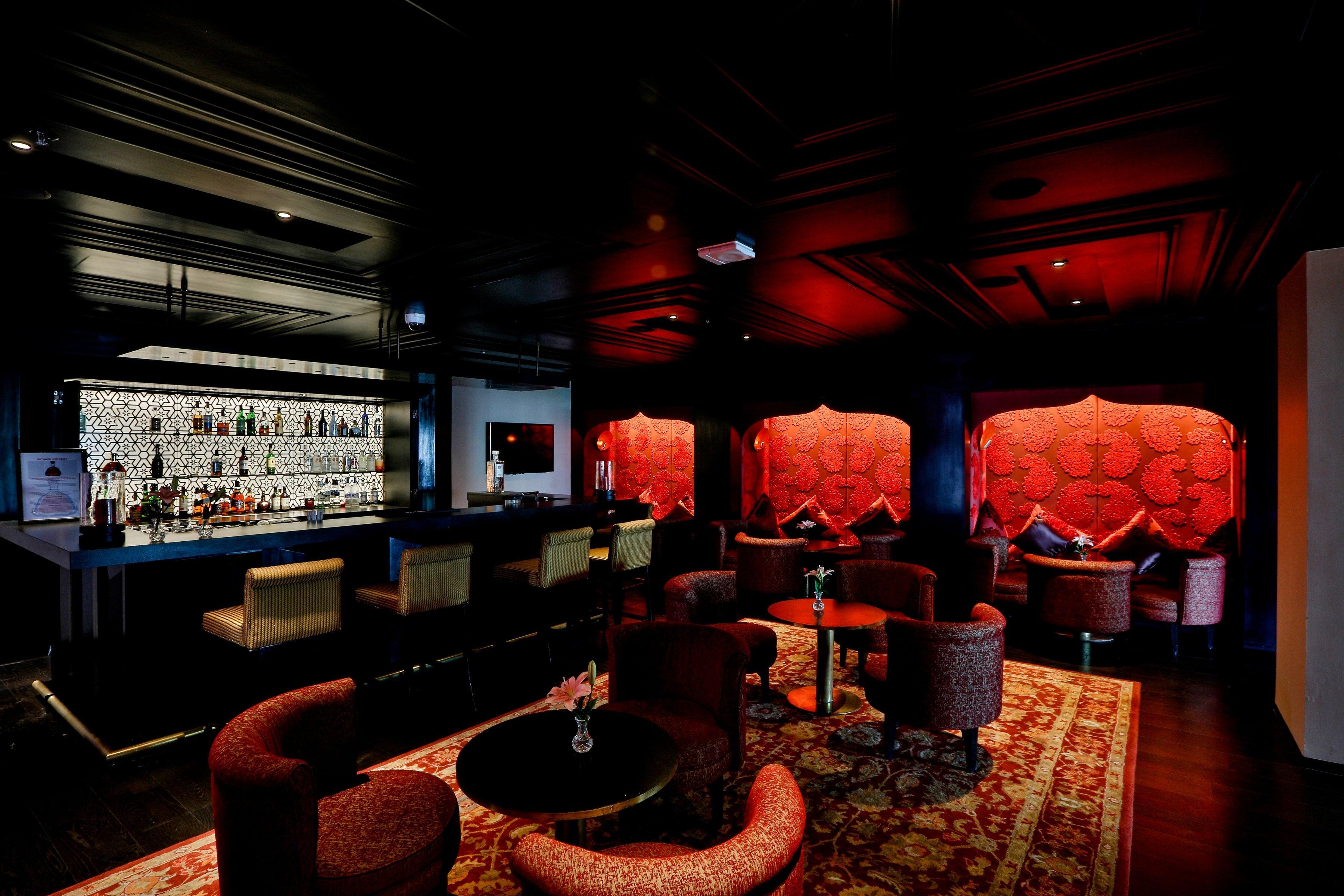 Crowne Plaza Chennai Adyar Park, An Ihg Hotel Экстерьер фото The interior of the bar