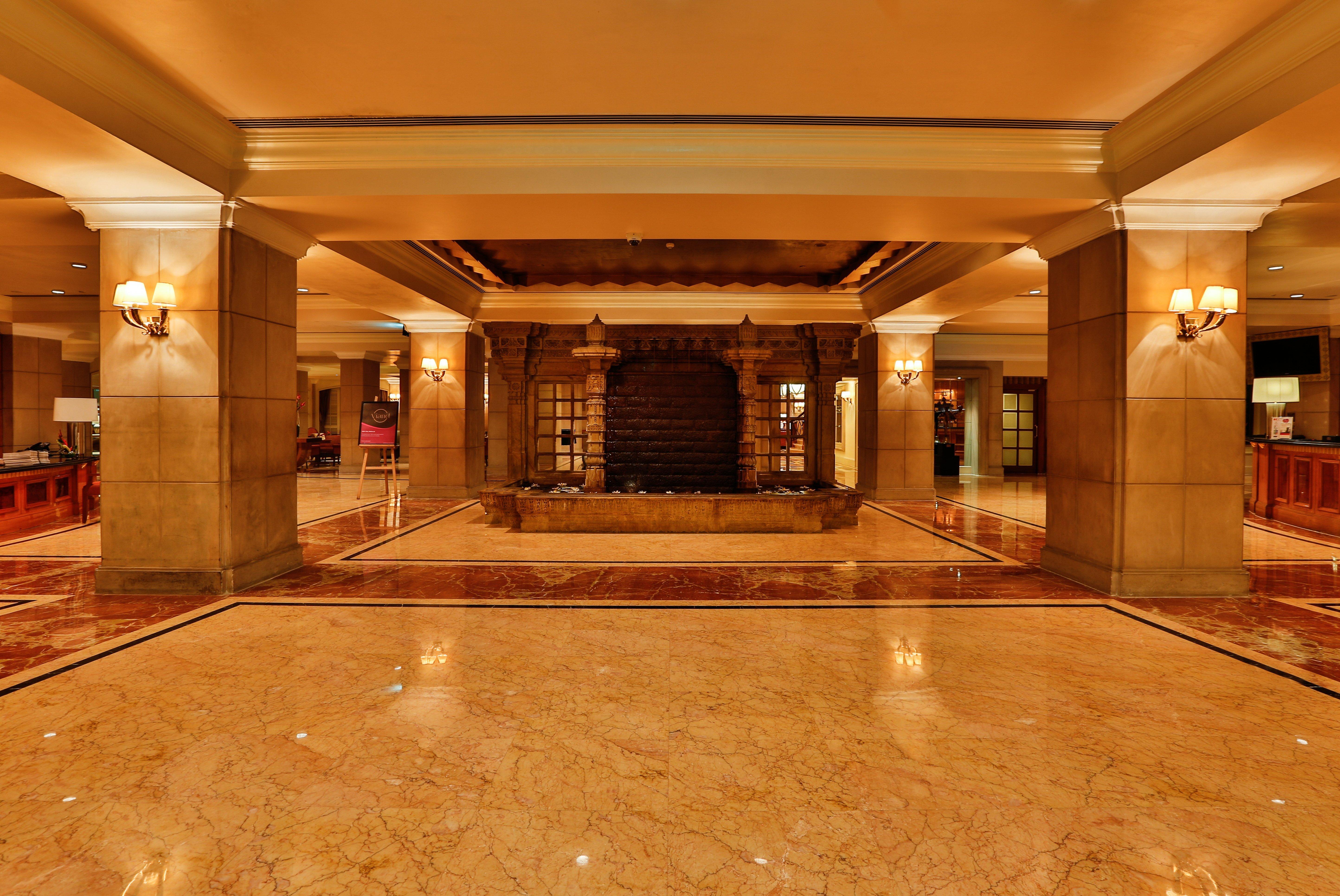Crowne Plaza Chennai Adyar Park, An Ihg Hotel Экстерьер фото The lobby of the hotel
