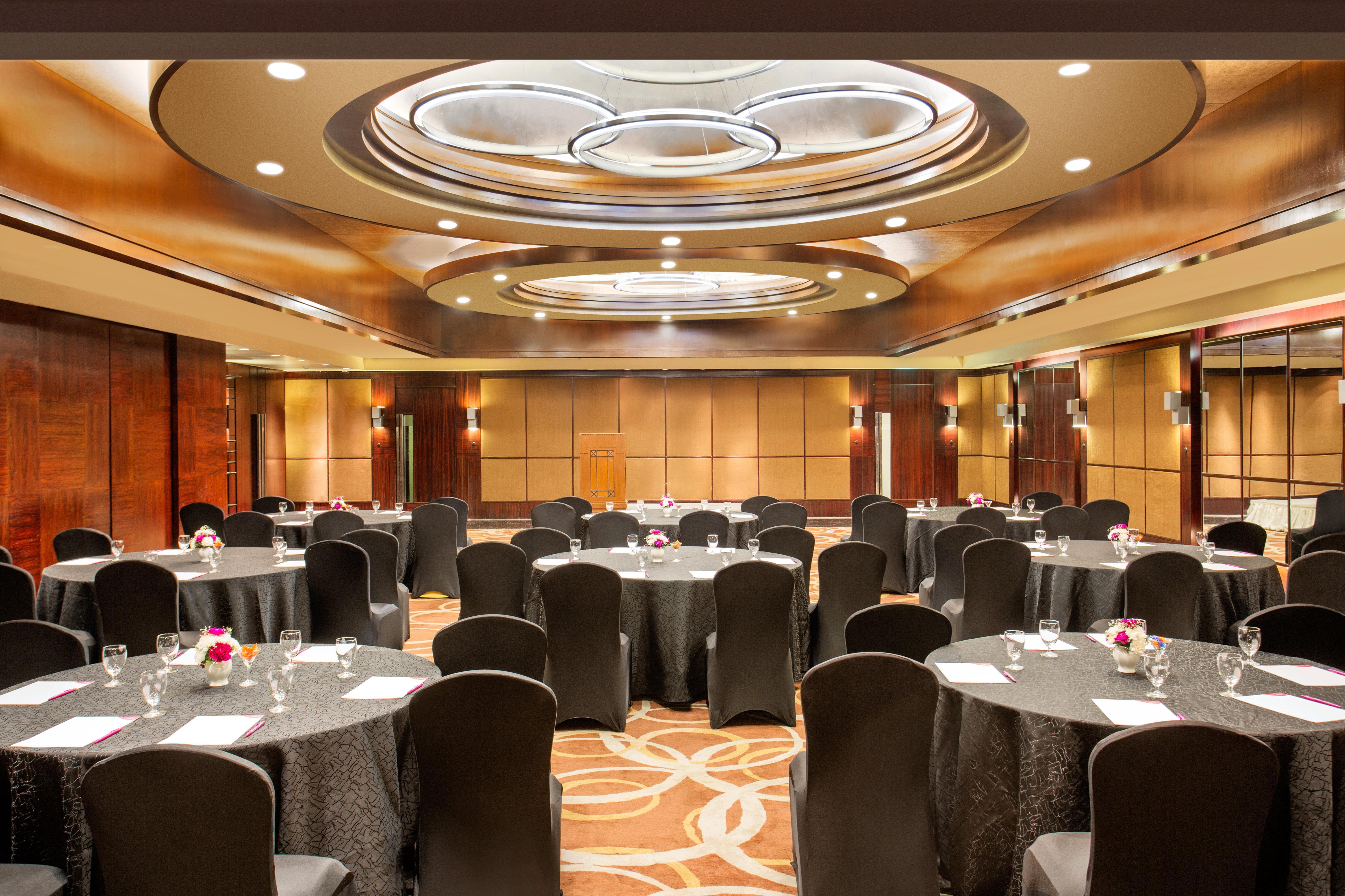 Crowne Plaza Chennai Adyar Park, An Ihg Hotel Экстерьер фото The ballroom