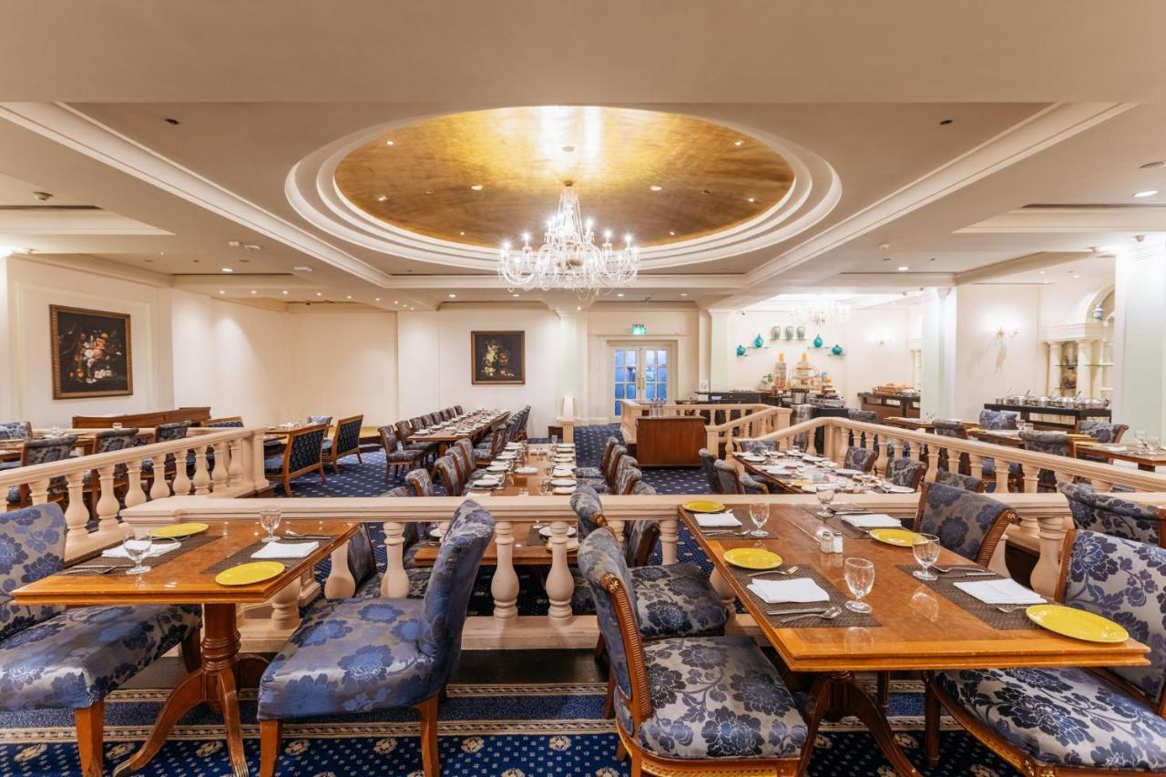 Crowne Plaza Chennai Adyar Park, An Ihg Hotel Экстерьер фото The restaurant