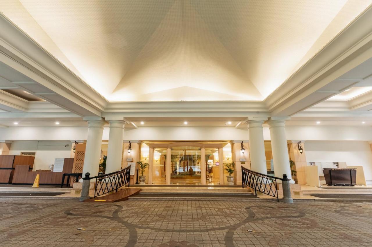 Crowne Plaza Chennai Adyar Park, An Ihg Hotel Экстерьер фото The lobby of the hotel